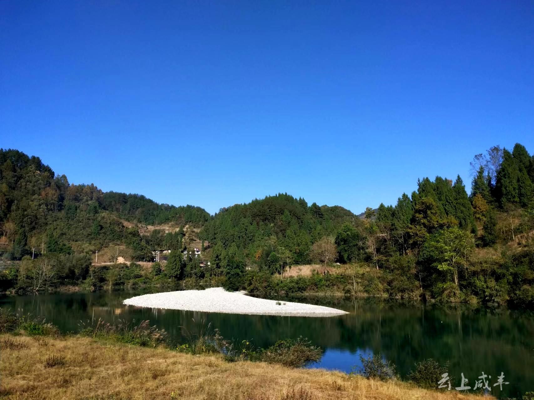 咸豐:藍天碧水秋韻美 唐崖河畔好風光_雲上咸豐