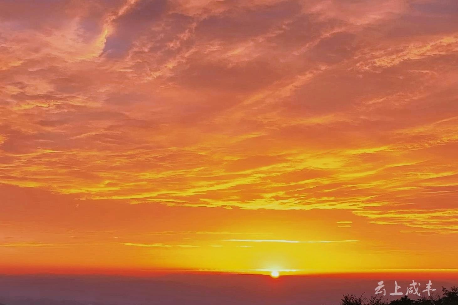 组图丨咸丰二仙岩秋日朝霞燃遍天