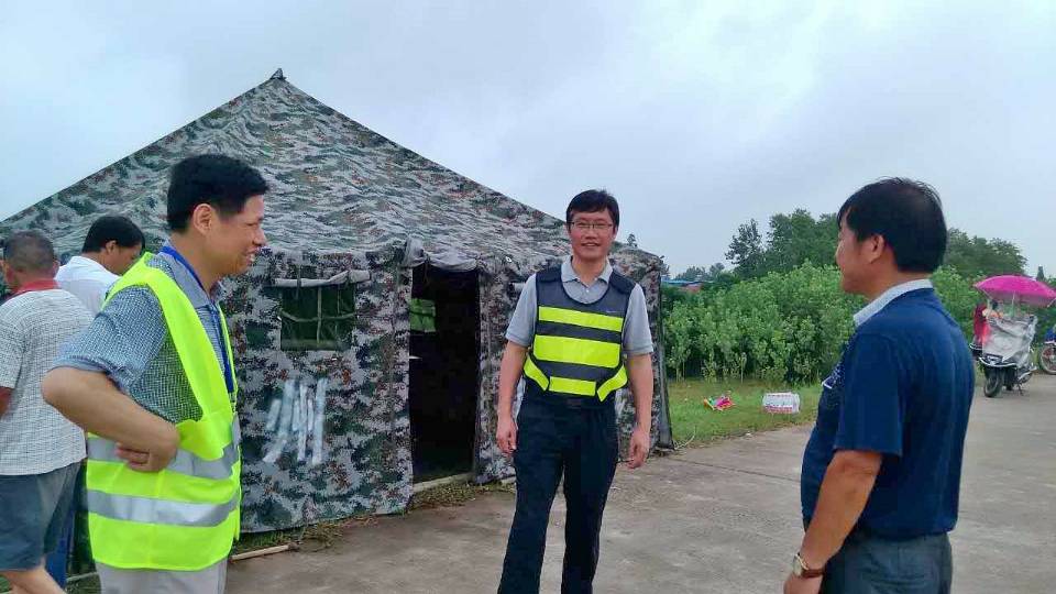 鄂州市发改委主任江国新现场传达市防指紧急通知