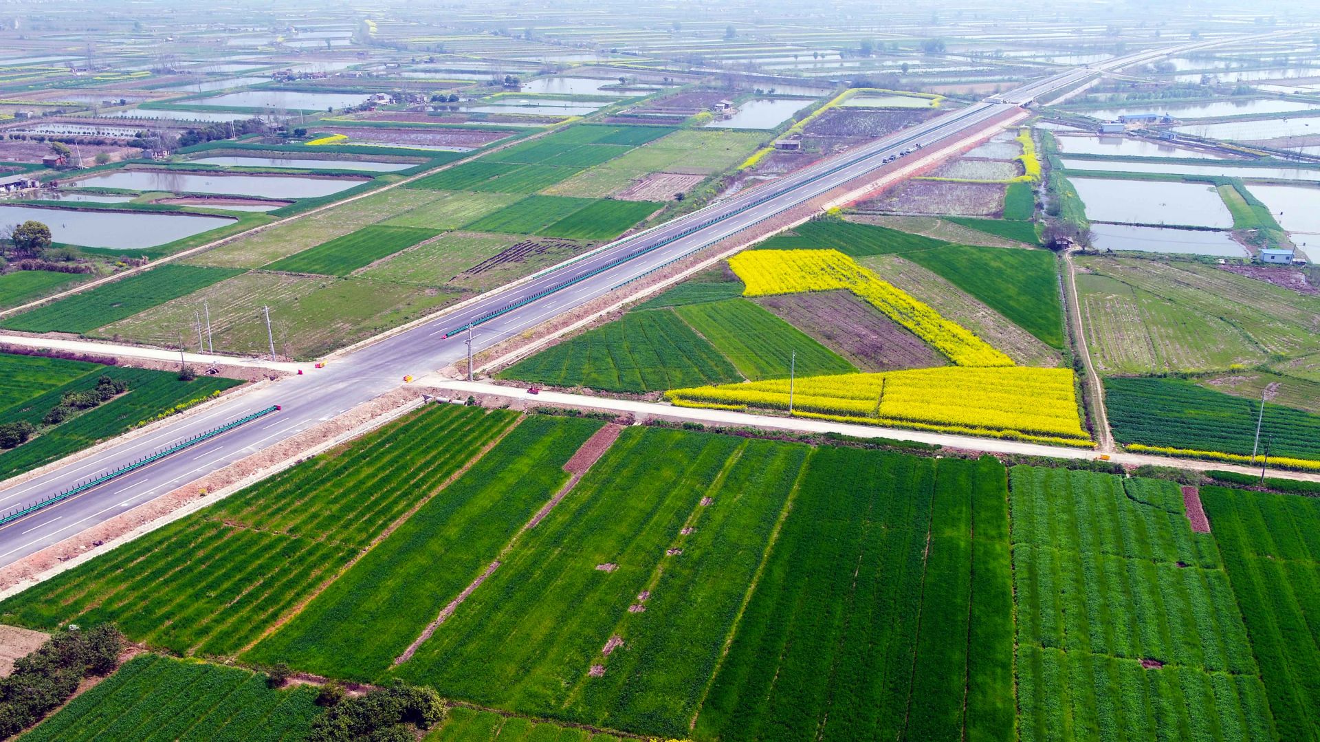 起于大冶市东风农场与鄂州市长港镇交界处高沟村,在东沟镇邱家墩跨长