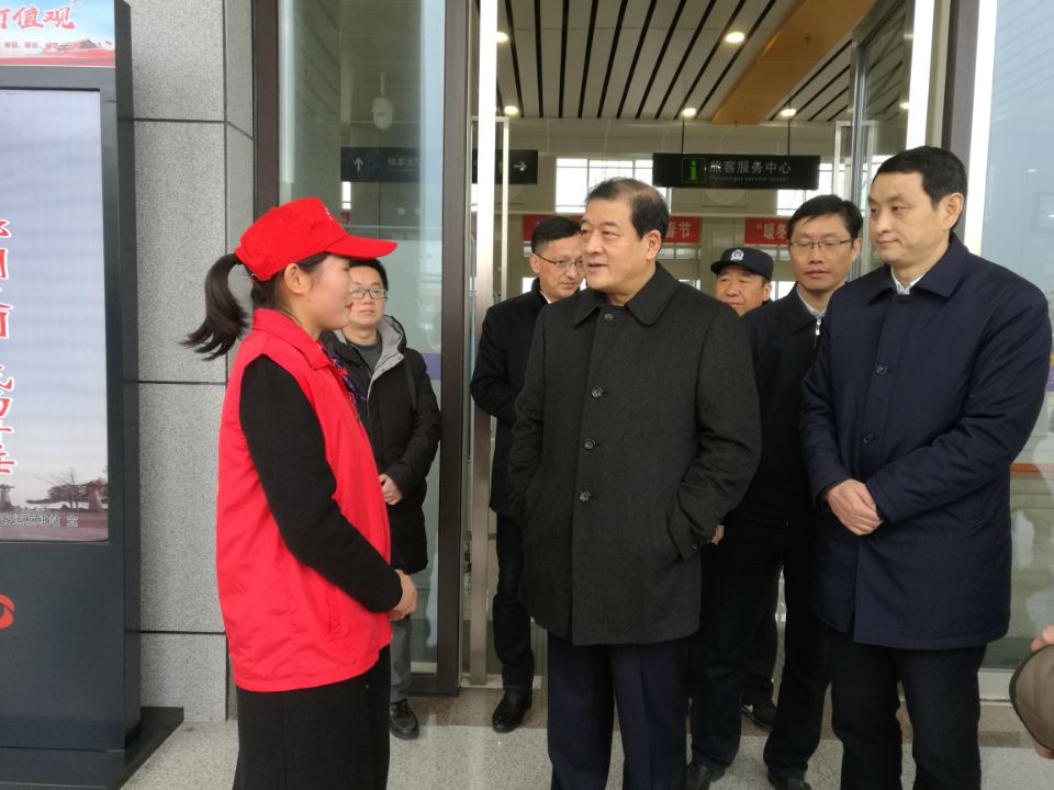 市委常委,市委秘书长麻琦,副市长江国新,市政府秘书长刘辉参加检查.