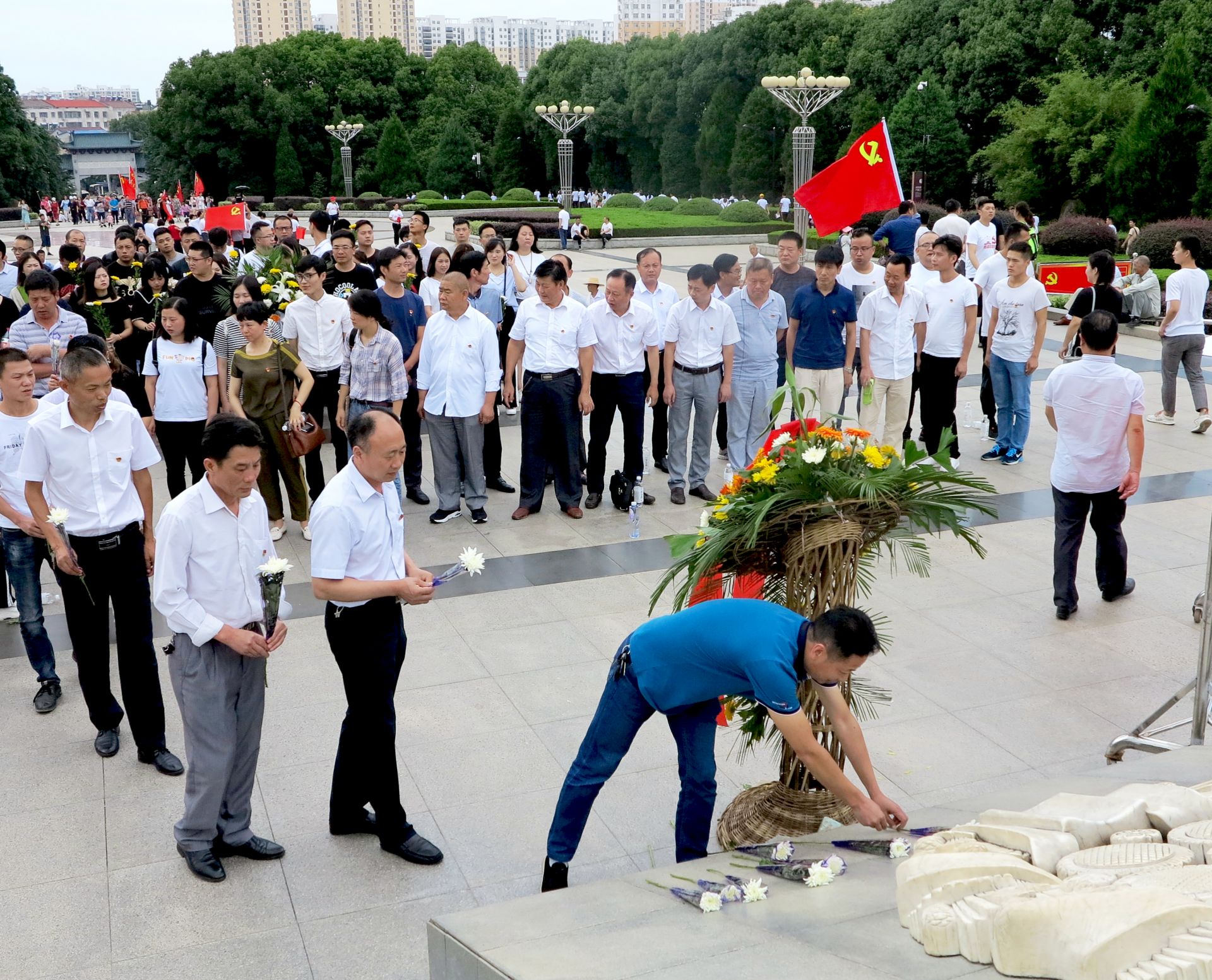 汀祖镇开展"不忘初心,牢记使命"主题党日活动_云上鄂州
