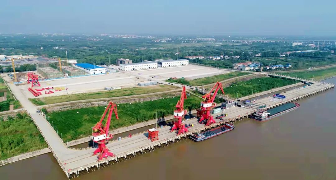 三江港货运码头今年9月,常年水深6米以上的三江港开通营运.