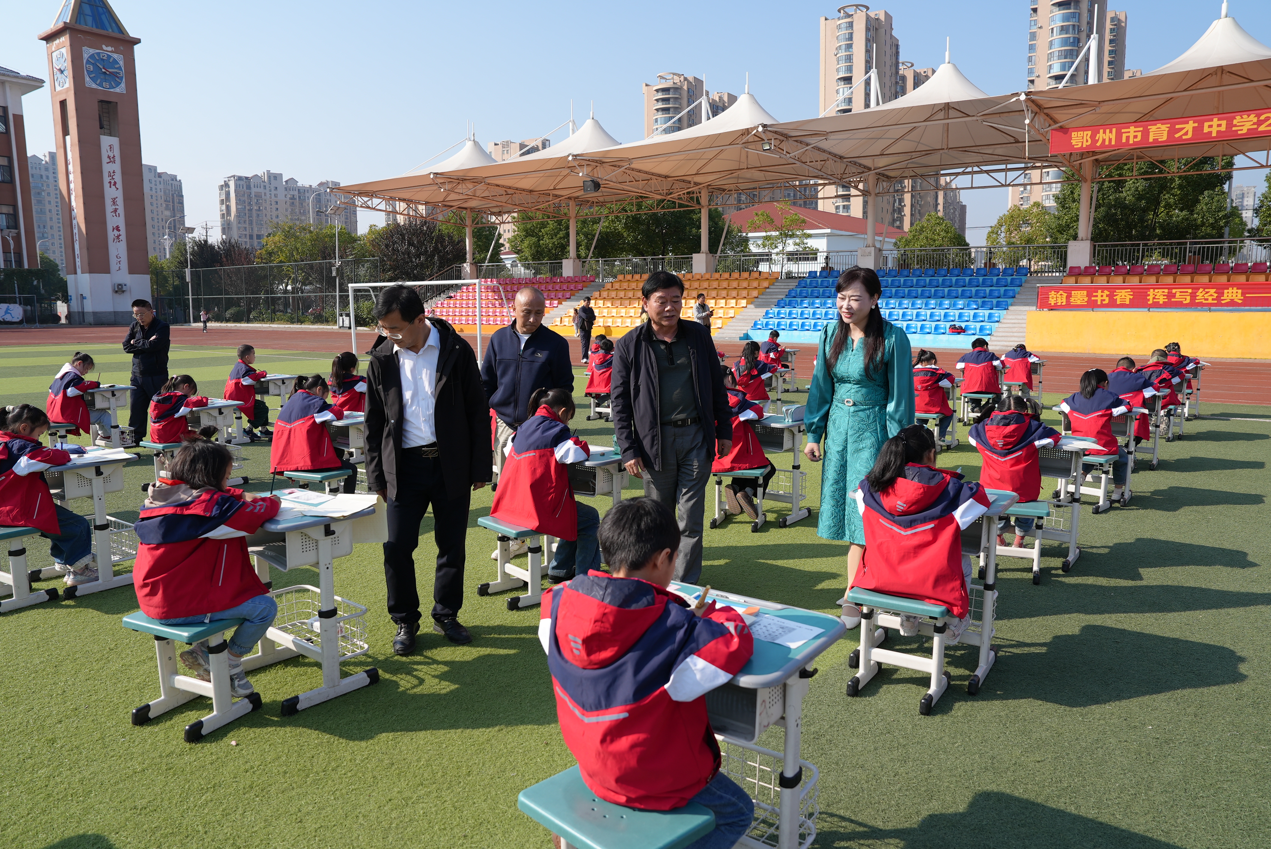 鄂州市第八届"睿星杯"千人校园书法大赛在鄂州举行