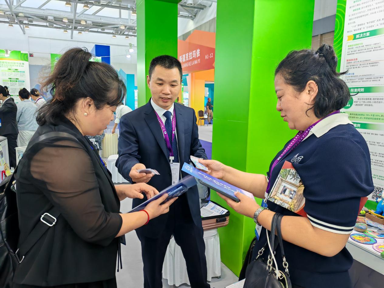 2025_11_17第七届教博会相片 (3)