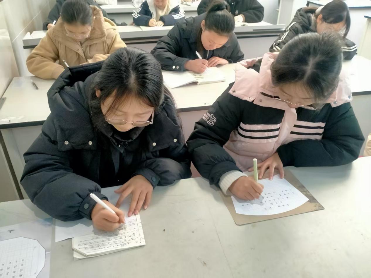 8f990a388927e8608a862025caec0181