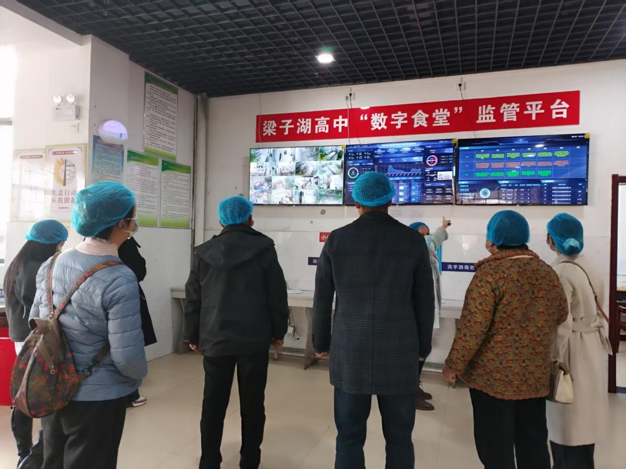 mmexport1764570965193