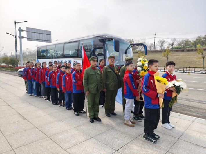 烈士纪念园门口