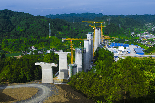 来凤县革勒车公路扩建图片