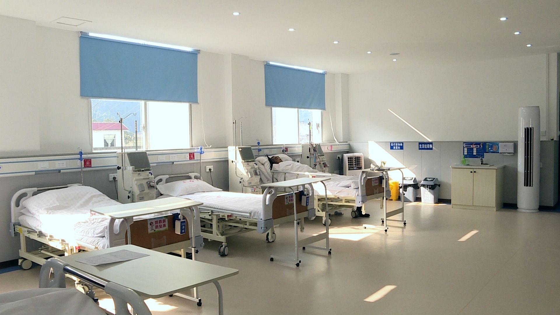 家门口的血透室来凤县首个乡镇卫生院血透室正式投入使用