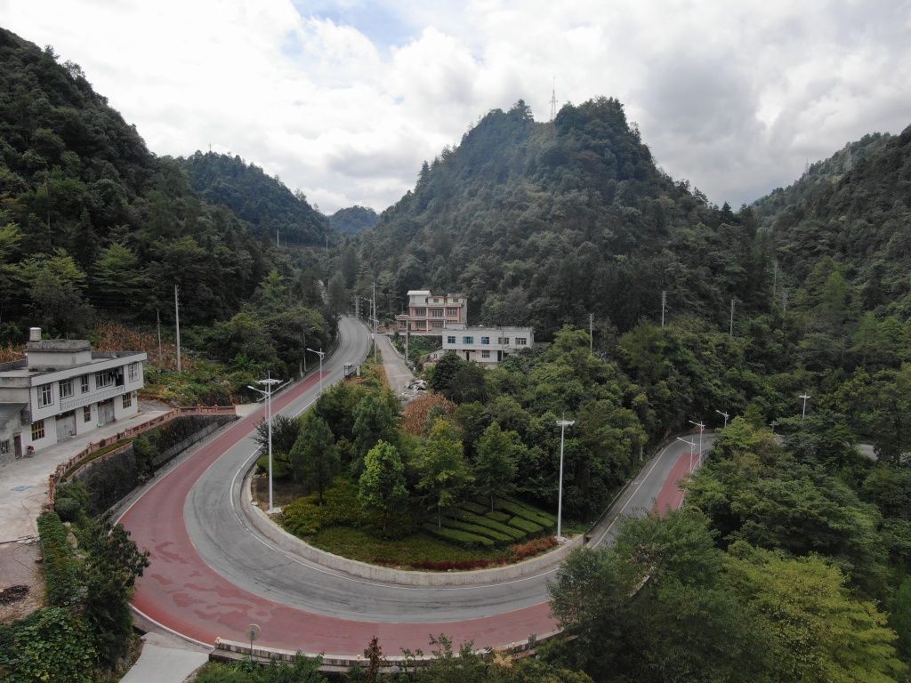 恩施鹤峰:治理隐患点 打造国省干线"平安走廊"_长江云 - 湖北网络广播