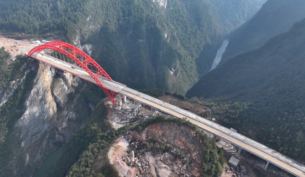 恩施鹤峰宜来高速鹤峰东段建设近尾声