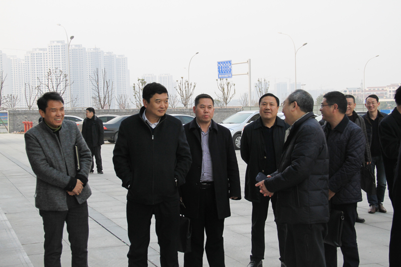 周俊杰调研我区重点商贸企业