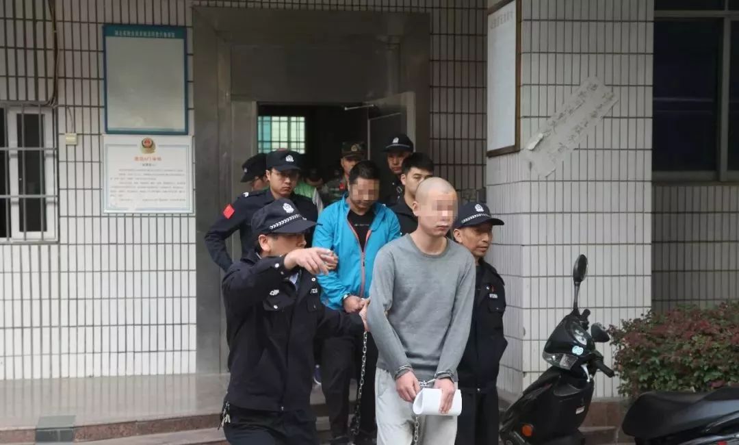 荆门"孔氏兄弟"涉黑团伙成员18名罪犯投送监狱服刑_长江云 - 湖北网络