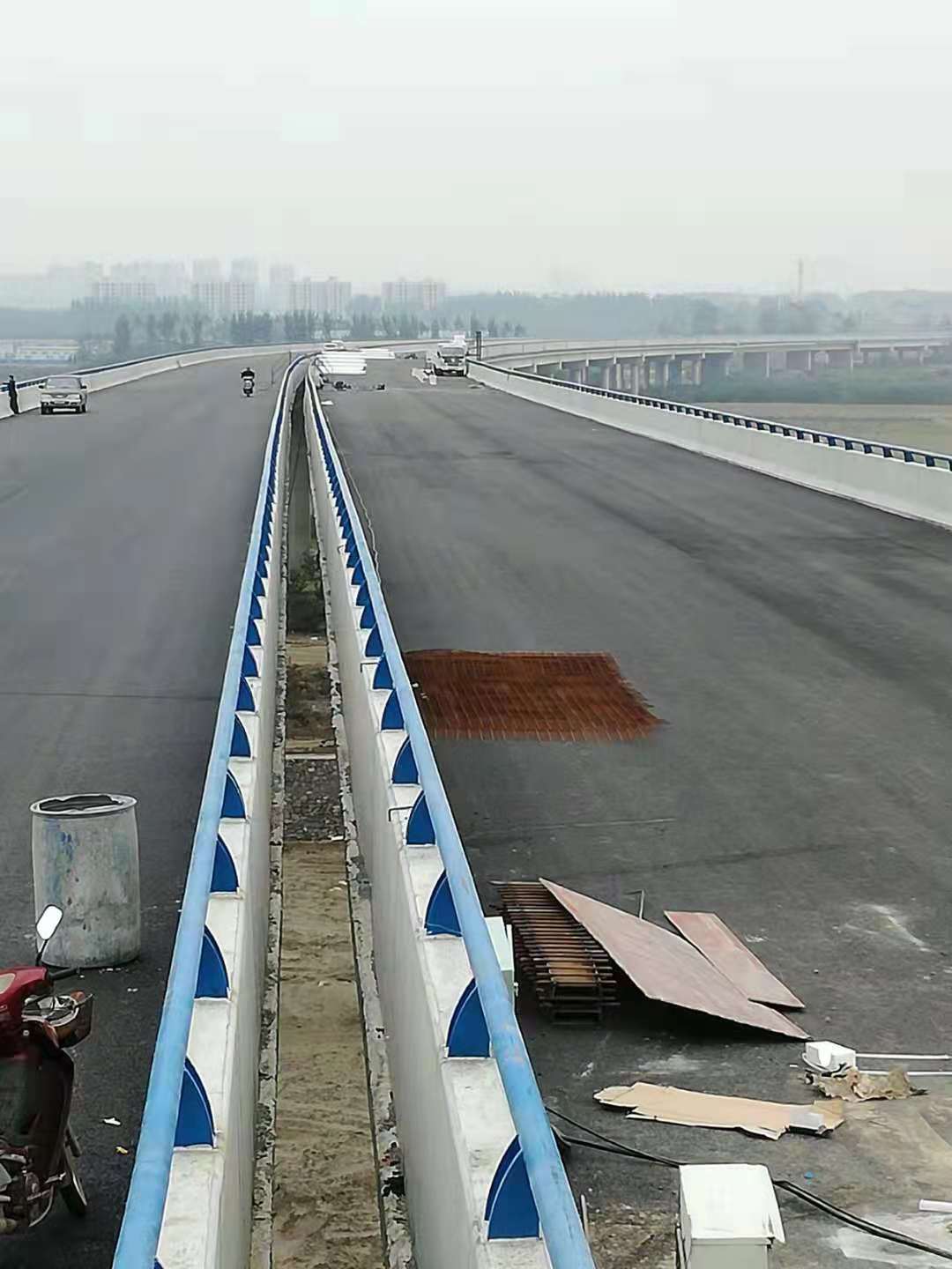 荆门丨钟祥汉江公路二桥桥面沥青混凝土铺装完毕