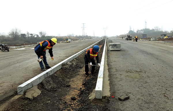 荆门丨泉水大道东段路基施工全部完成