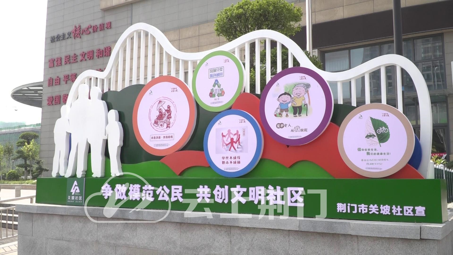 今年,关坡社区与生鲜驿站相结合,开启了"社区营销"这一新型便民服务