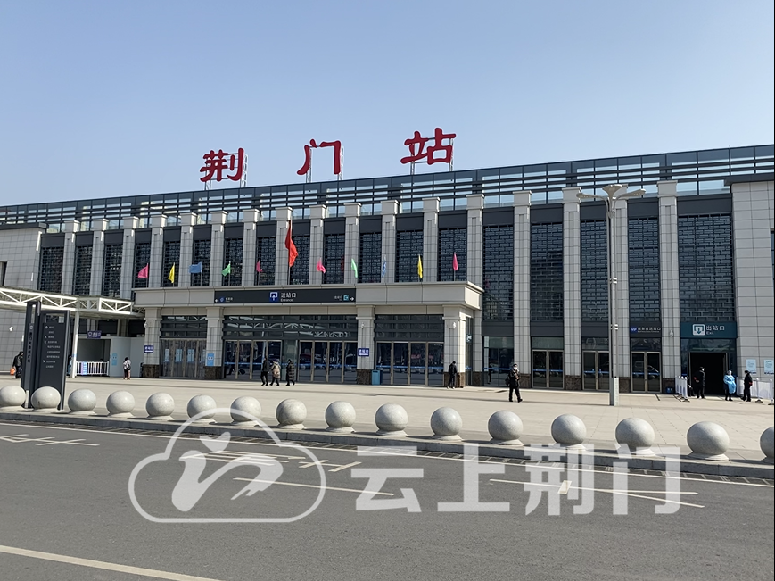 网络媒体荆采行新春走基层速看客流高峰学生返校出行