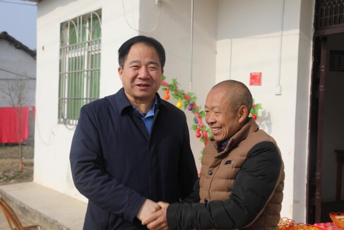 李宏伟看望慰问月宝山社区困难群众_云上荆门