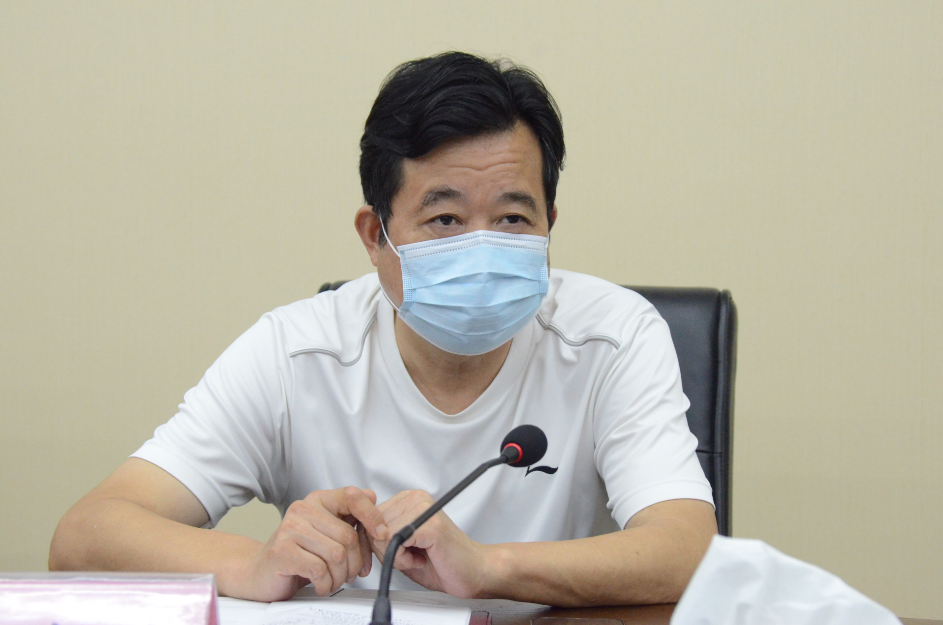 陈保宁主持召开新区疫情防控指挥部会议