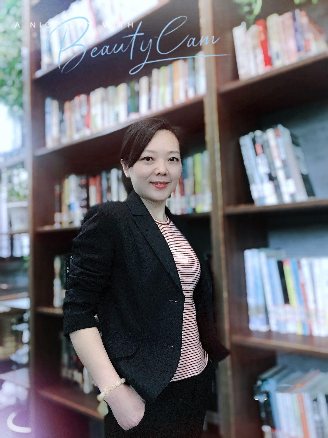 朱巧莉(朱珠),荆门广播电视台节目主持人,从事播音主持工作20年