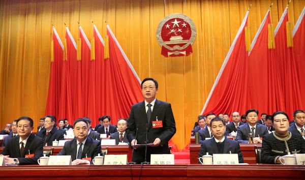 市委书记王祺扬宣布开幕 (许中华 摄)市长李涛作政府工作报告 (许中华