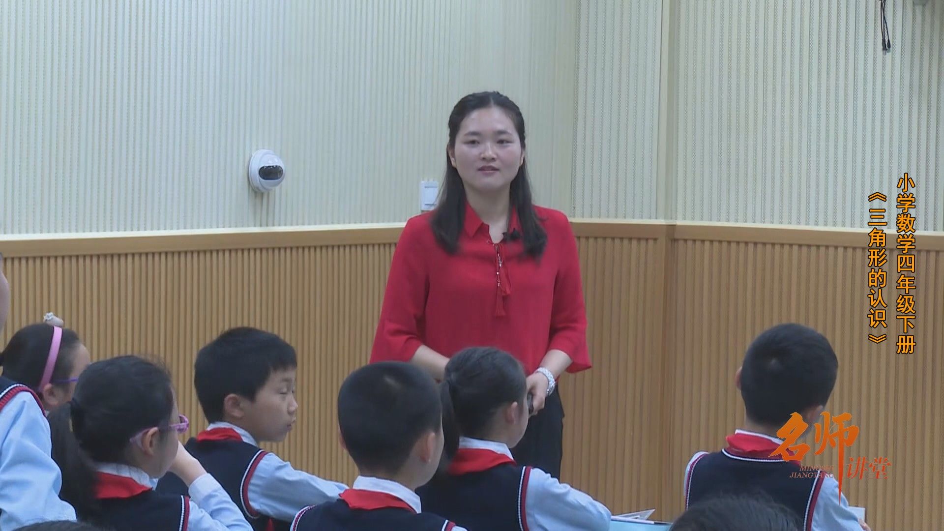 王倩老师还设置了闯关游戏同学们纷纷举手参与通过有趣的小游戏重温了