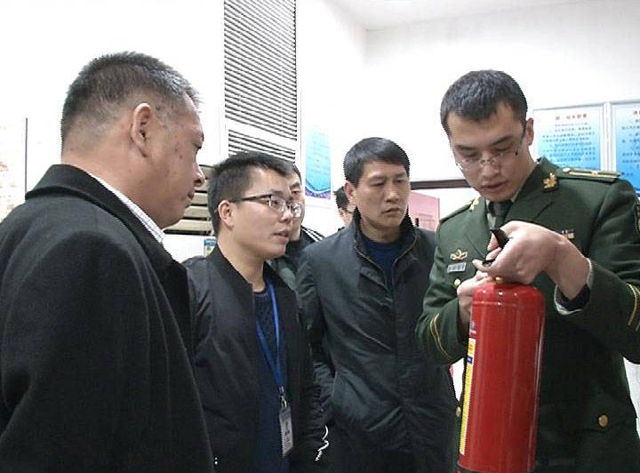 江龙平检查城区大型商场消防安全工作