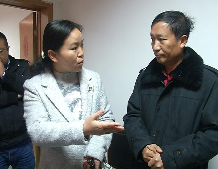 02王晓燕检查城区节前食品安全工作