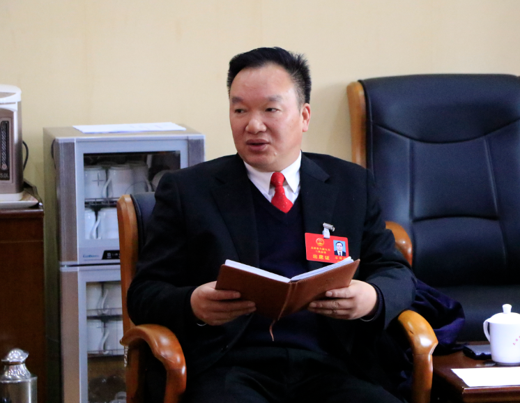 石国栋代表进一步加快教育医疗行政改革促进各项事业稳步推进