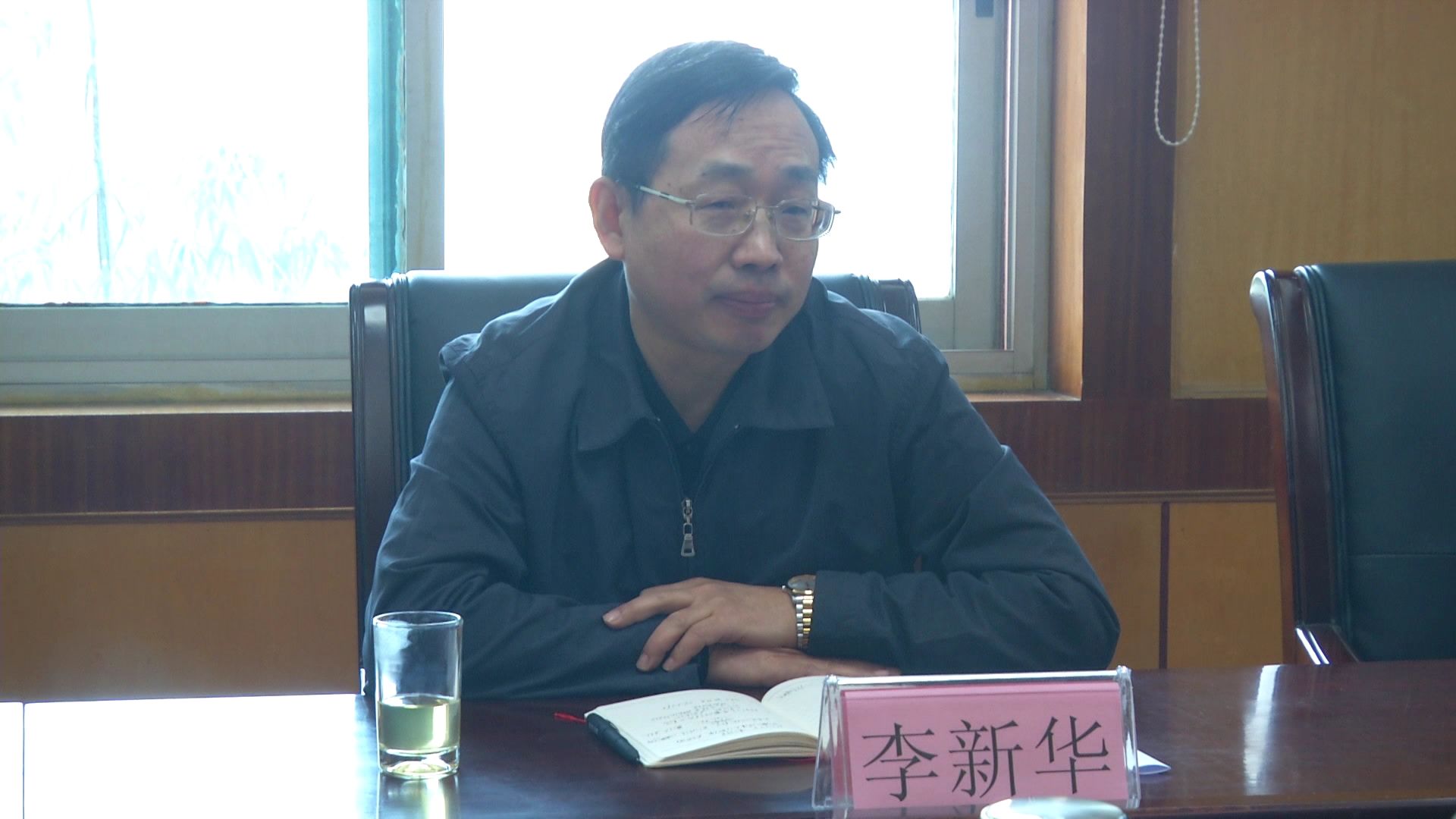 省委副秘书长李新华来冶调研综治联系点工作