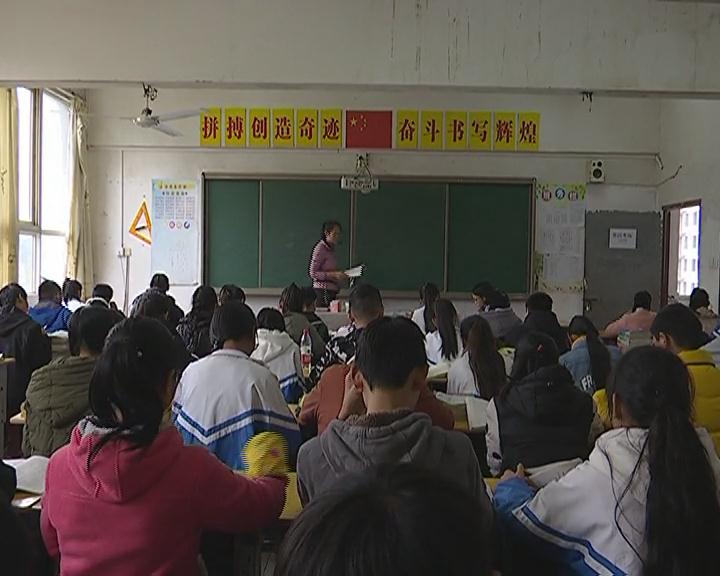 今年12岁的陈蔓是灵乡中学的一名普通学生.