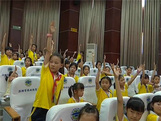 滨湖小学举办关爱女孩远离侵害健康宣讲