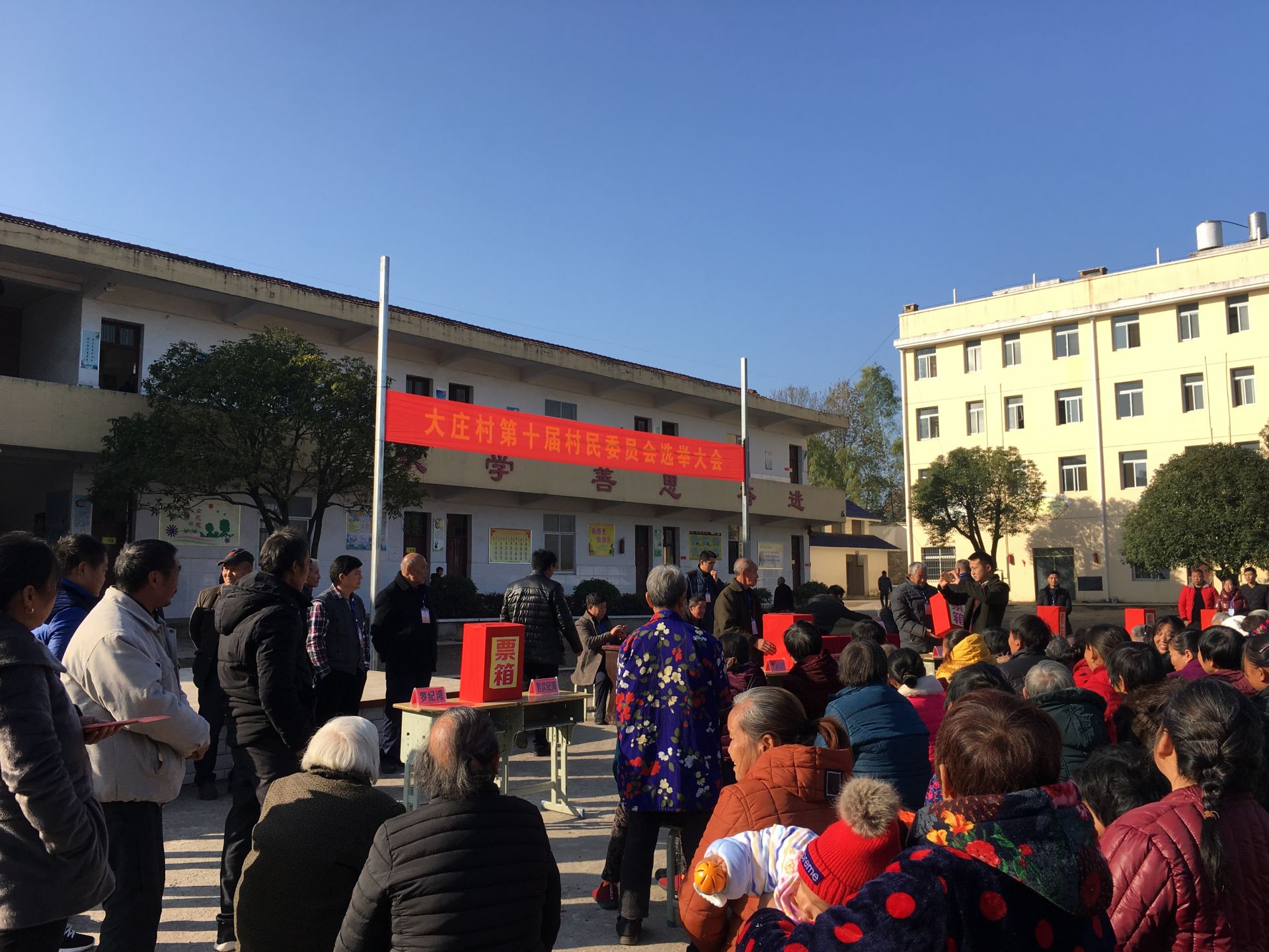 灵乡镇两委换届选举工作有序开展