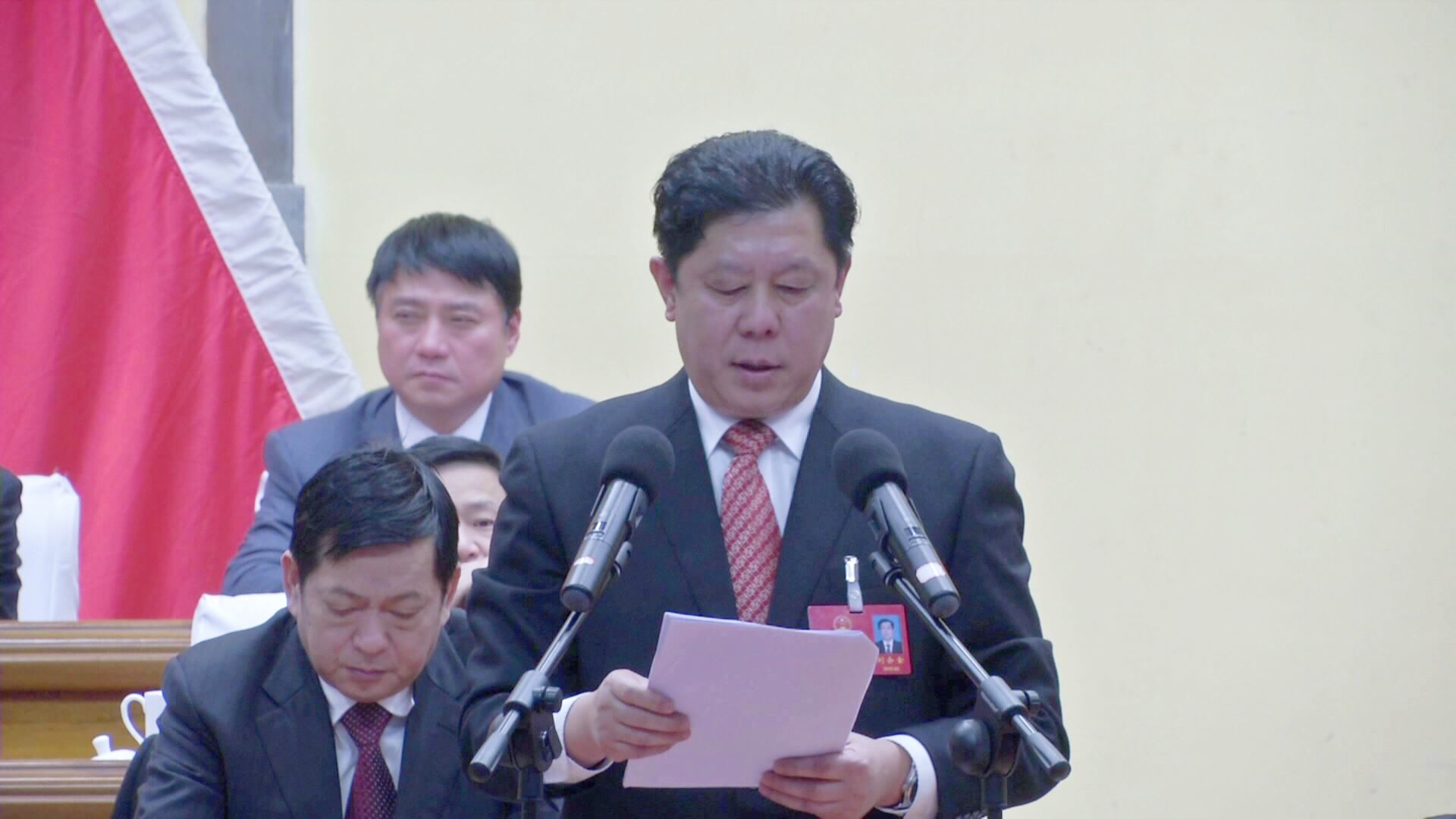 刘会金表示,新的一年,市人大常委会将在市委的正确领导下,不忘人民的