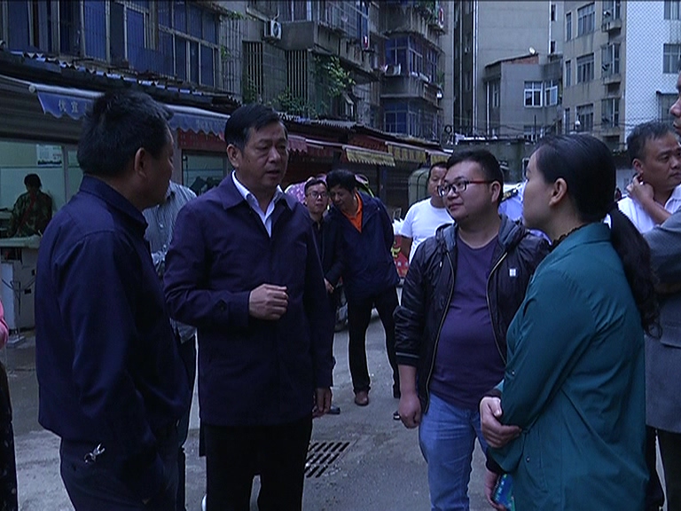 江龙平检查中心农贸市场及周边创卫工作