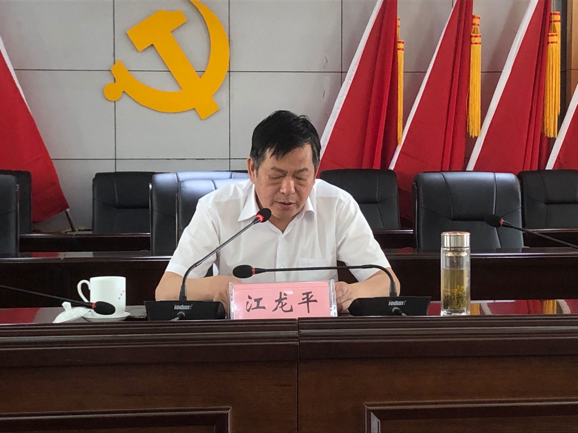 江龙平强调,要进一步健全完善消防安全责任体系,认真落实"党政同责","