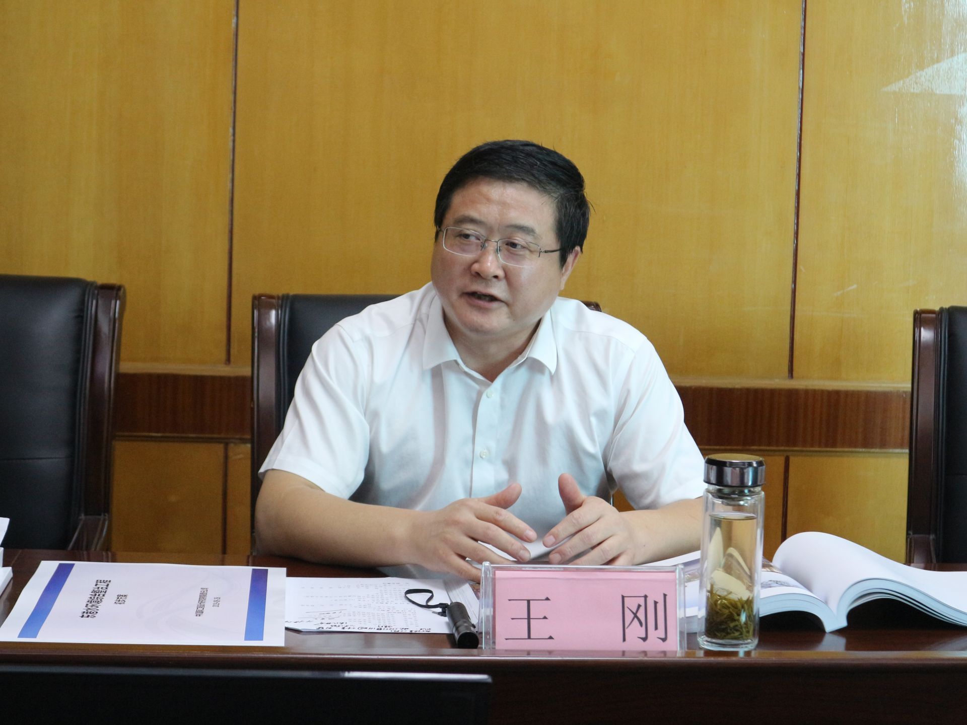 王刚主持召开东港公园古建文化博览园项目座谈会