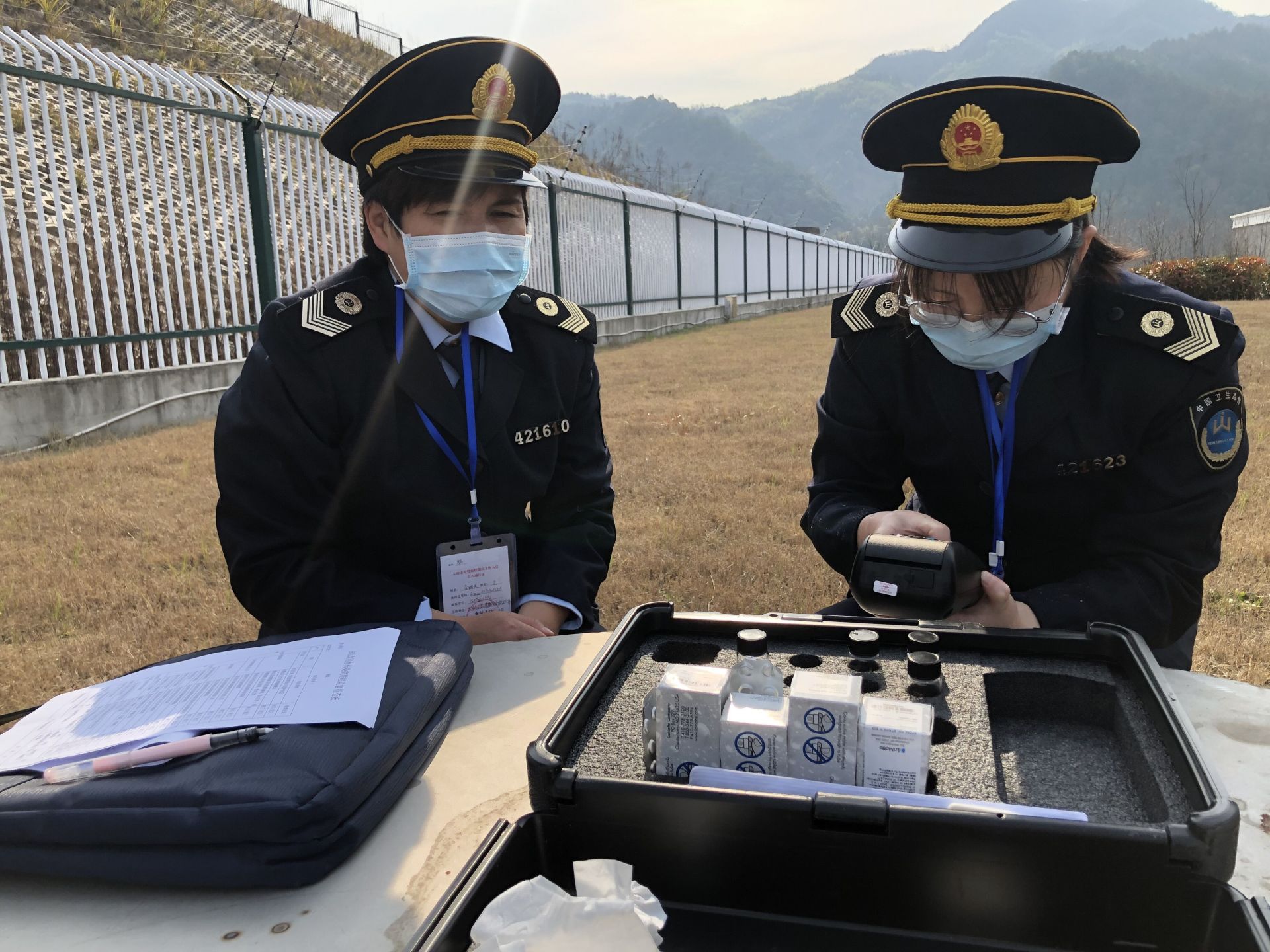 执法大队主要负责人焦丹,带领卫生监督执法人员对罗金路保障房小区