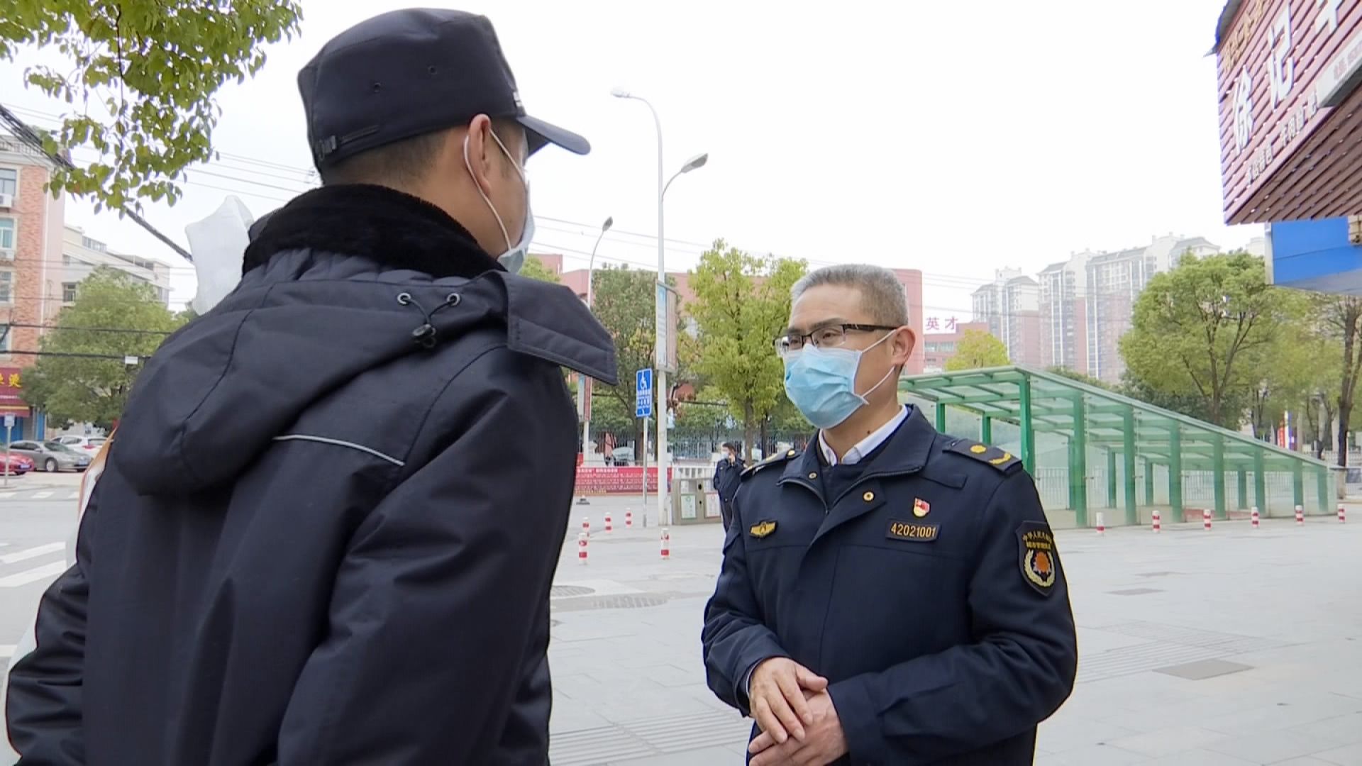 黄安青雷厉风行勇担当防疫城管两不误