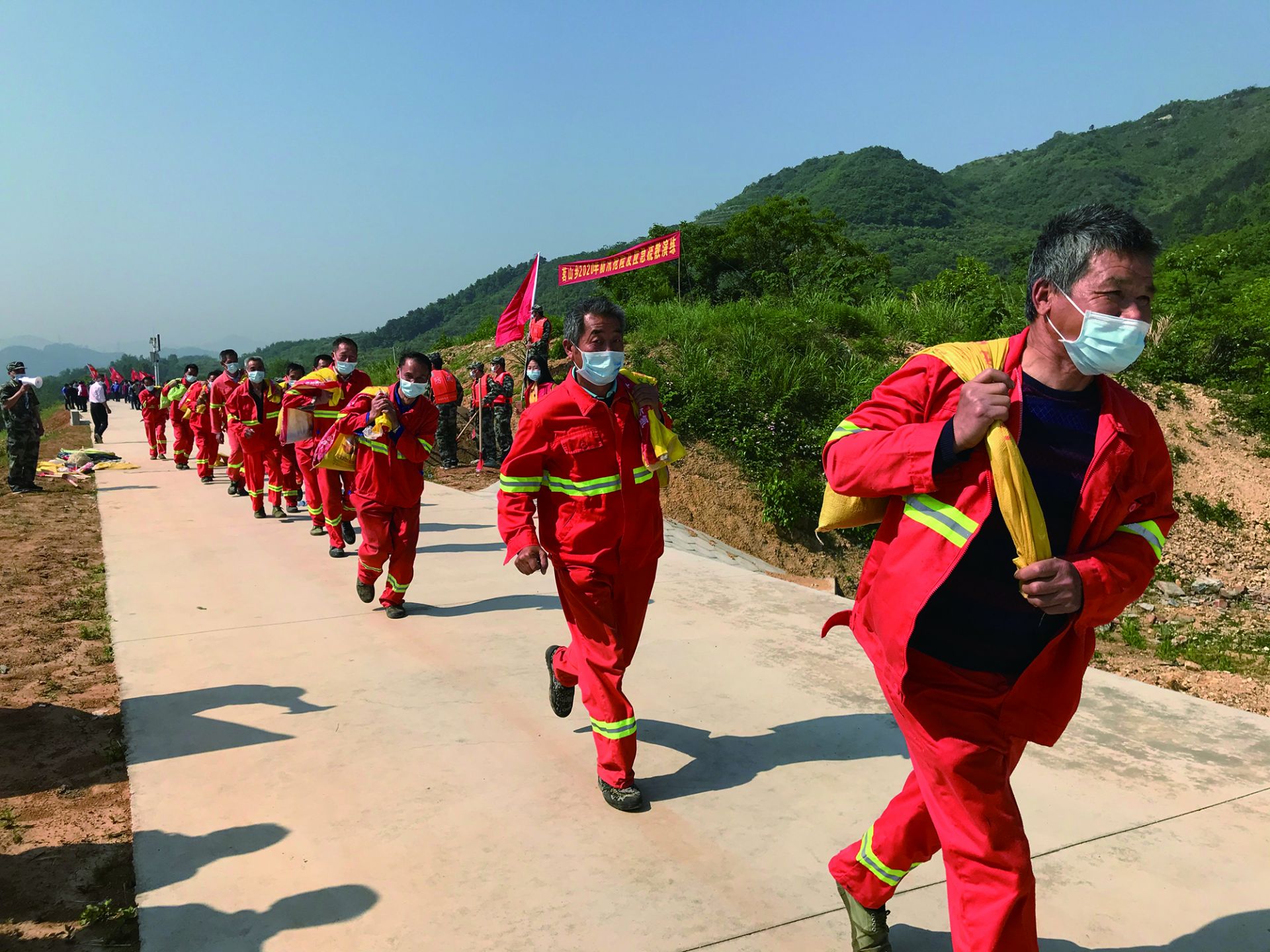 踏空跳 写在父亲诞辰100周年之际，父亲生的肩膀您的脚