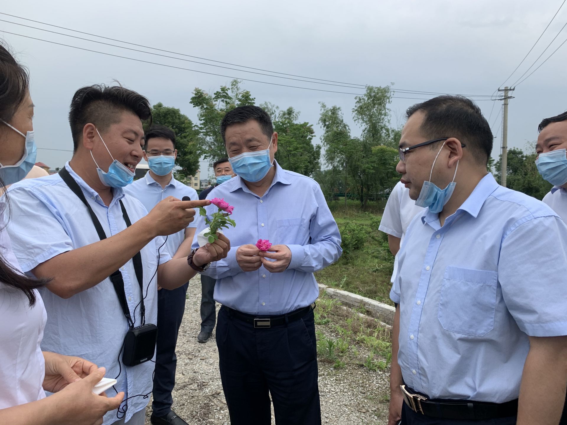 省农业农村厅厅长肖伏清来冶调研芳香现代农业产业园建设情况持续加大