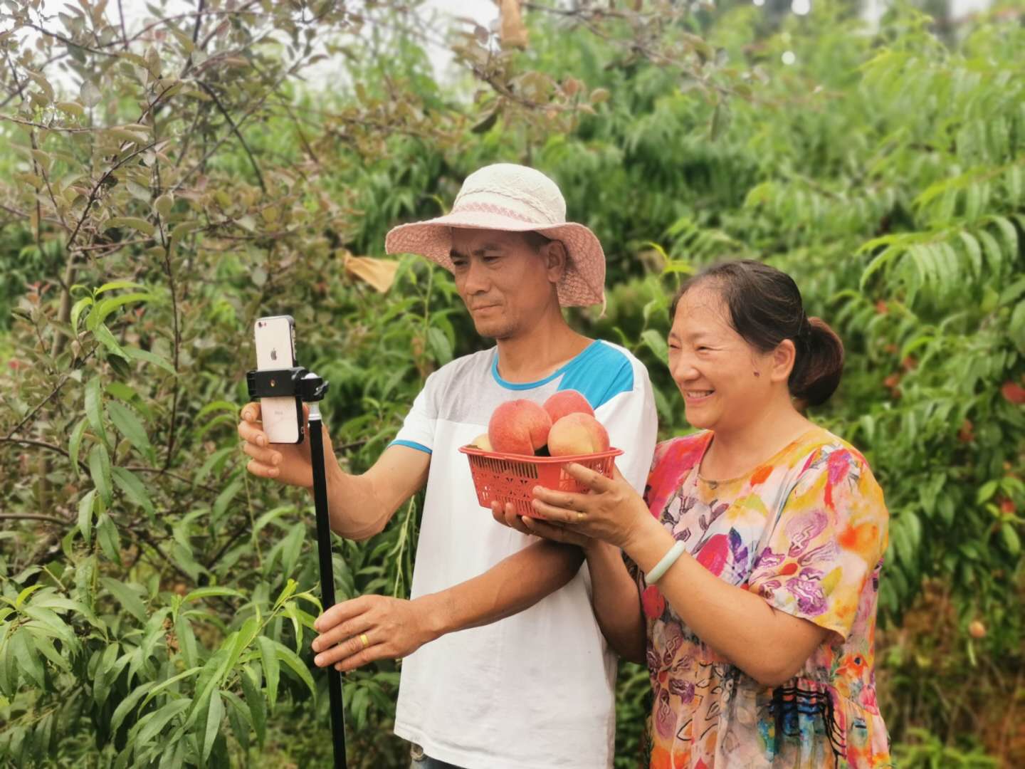 庄园主变身主播力推自家产品神山野庄园抖进抖音