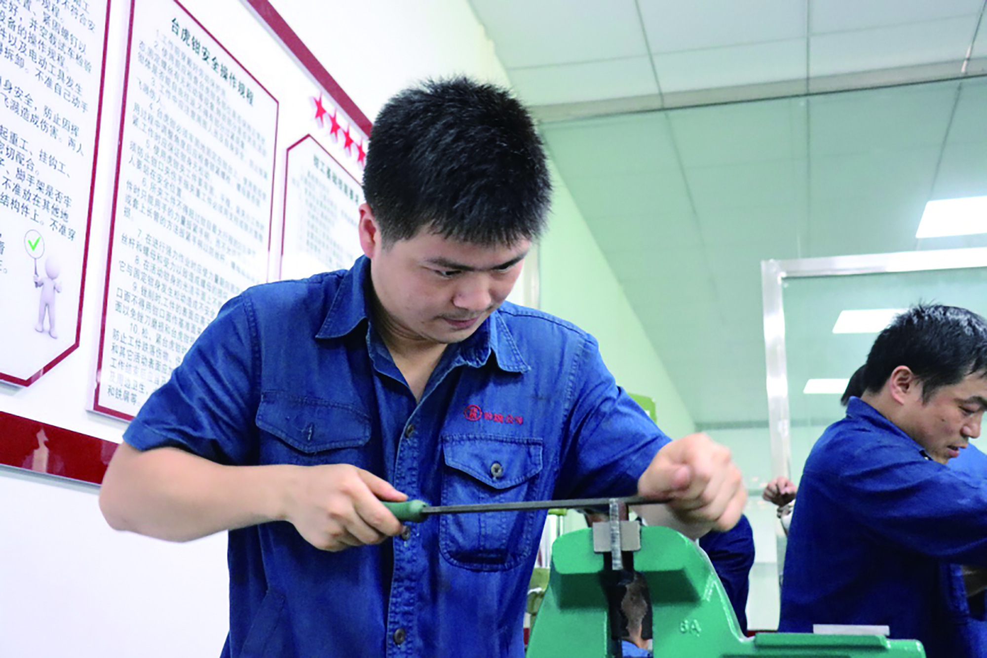 劳动竞赛如火如荼技能比武各领风骚大冶市技能比武大赛采撷