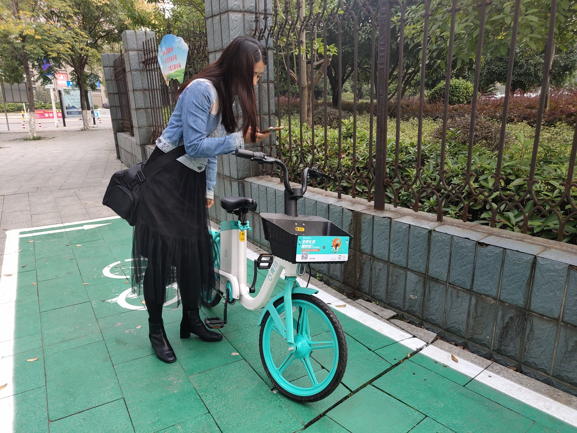 倡导低碳环保助力绿色出行青桔助力车落户我市首批已投放千余辆