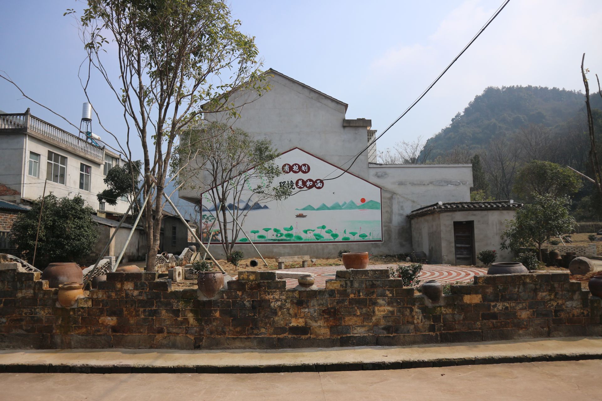 新春走基层乡村行陈贵镇人居环境整治铺开美丽乡村画卷