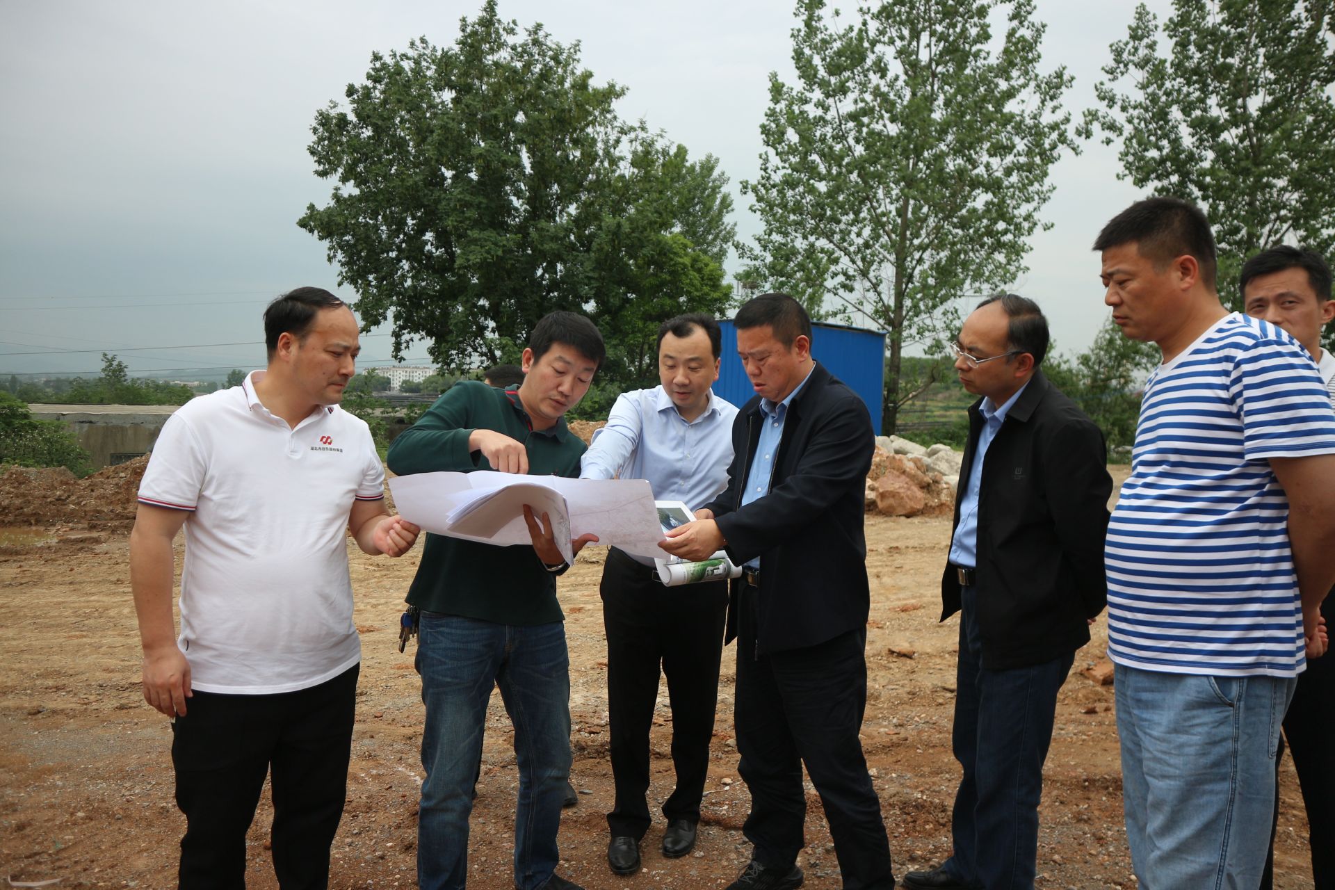 会前,吴大洪一行还赴金山店镇,金湖街道调研智慧能