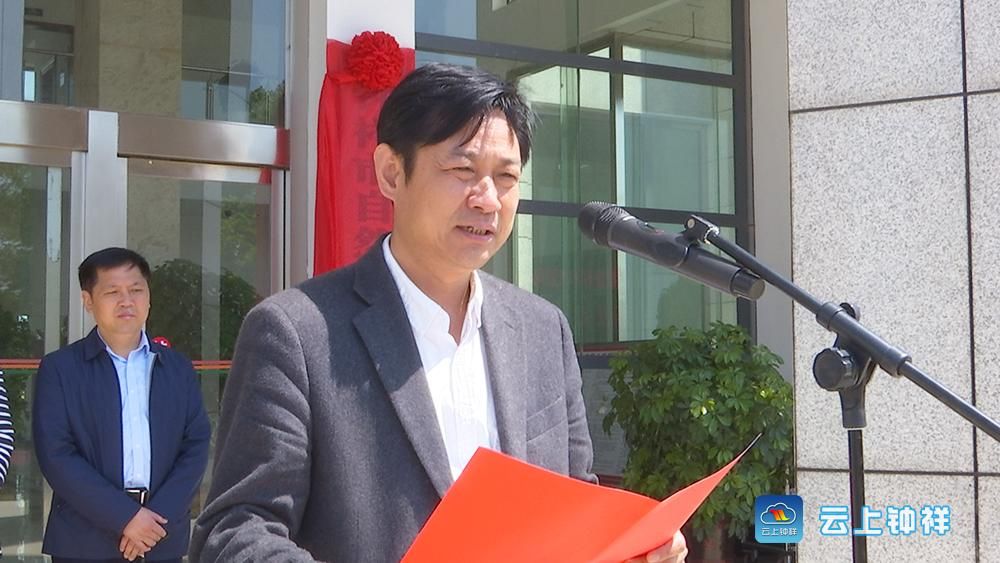 5月8号,钟祥市自然资源和规划局挂牌成立,市委常委陈劲松出席挂牌仪式