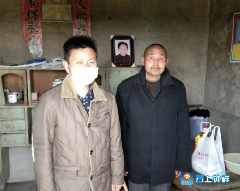 陈刚燃烧在石牌乡村里的那根红烛