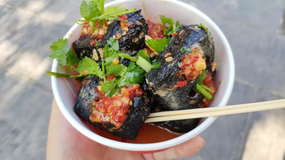 全国各地的特色小吃莫愁村还汇聚了糖人,糖画喜饼长滩焦切石牌豆腐客